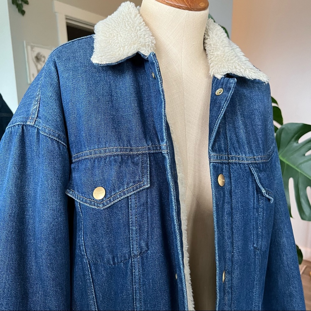 Men’s Carhartt denim jacket size Large